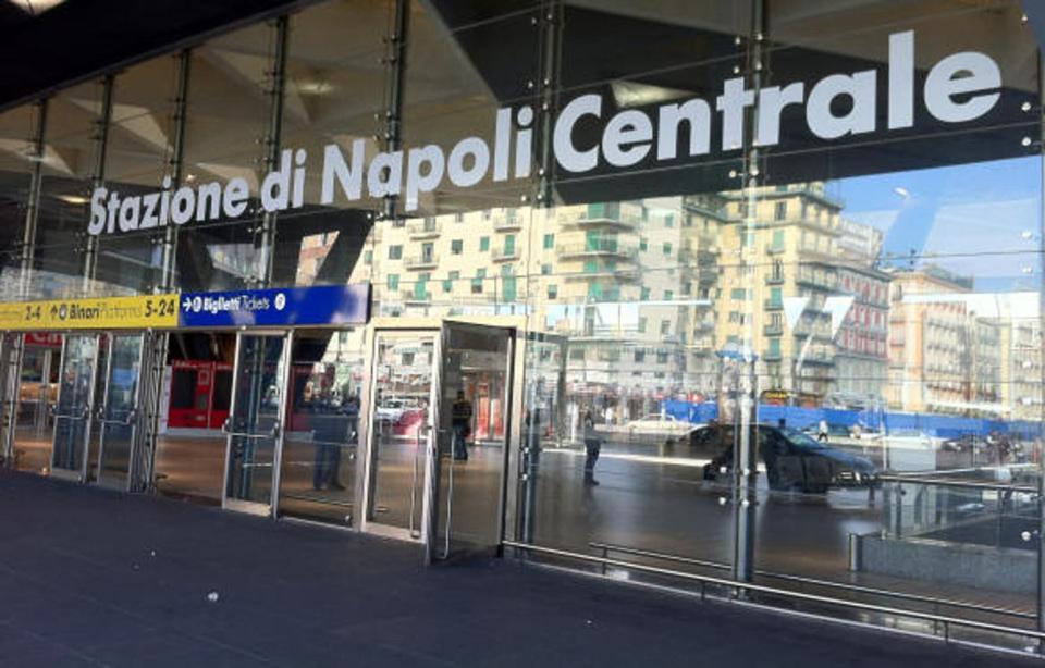 081 Stazione Centrale Home Naples Luaran gambar